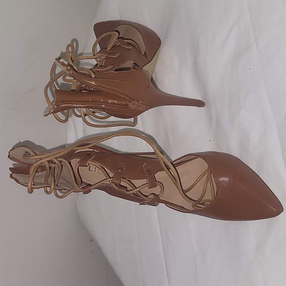 Heels - Picture 2 of 4